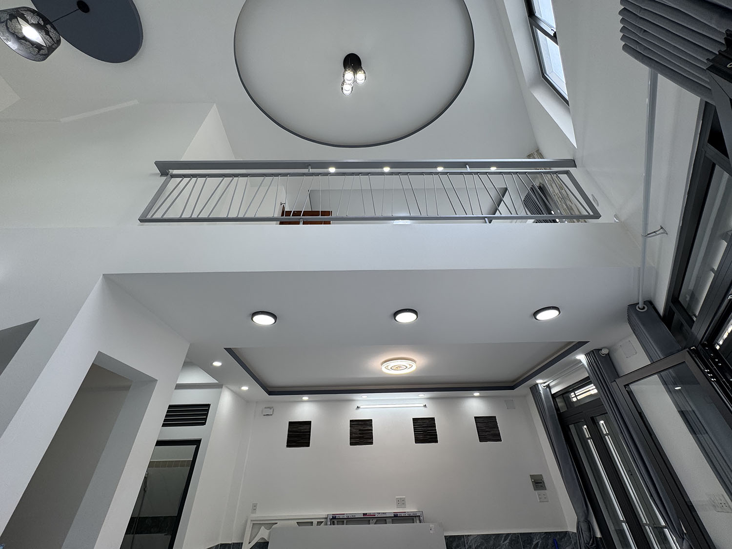 Chính thức mở bán biệt thự mini 3 lầu HXH VF5 khu cao cấp Hoàng Diệu - Trước nhà có sân đỗ ôtô